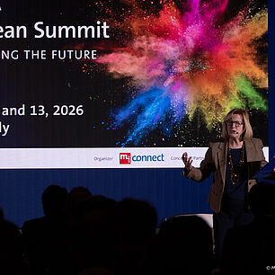 Jacki Davis, host at the VDMA European Summit 2026 in Rome, Italy